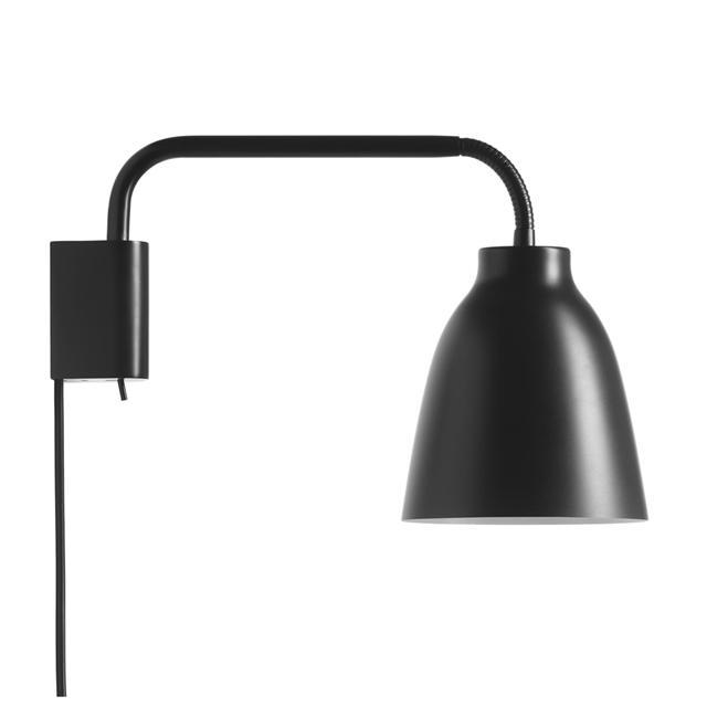 Elegant Sort Caravaggio Væglampe fra Fritz Hansen