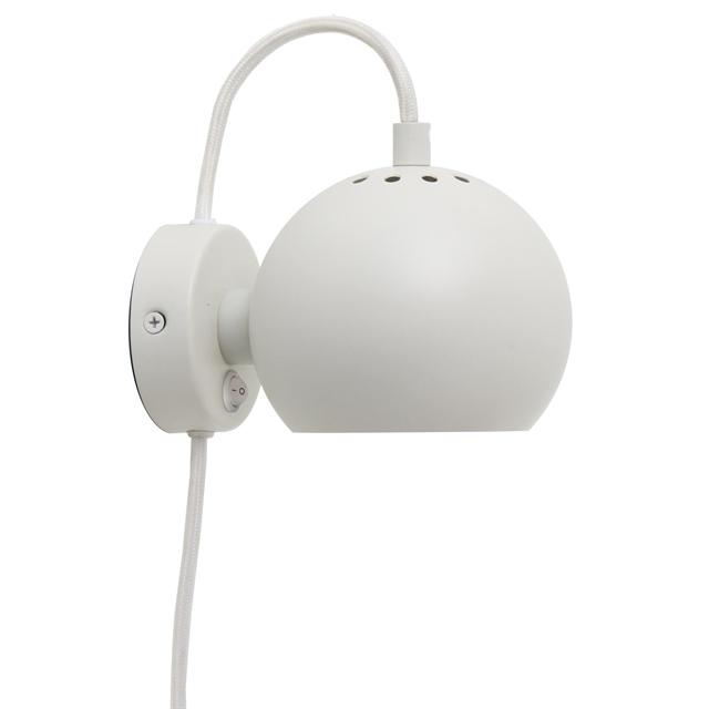 Hvid Frandsen Ball Væglampe - Elegant Design til Dit Hjem